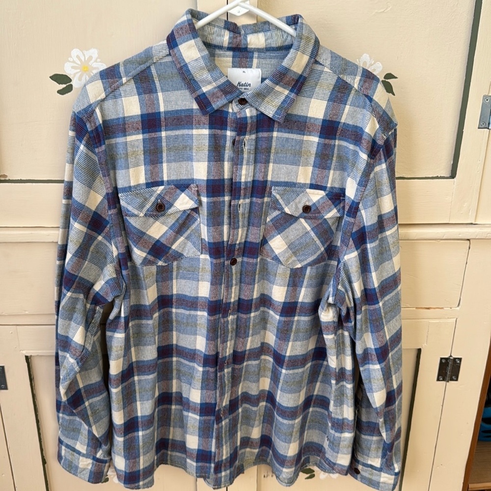 Katin mid weight flannel. Don’t know the style name. Size XL